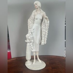 SIGNED "CHRISTIAN" 1991 VENICE ITALY Sculpture Flapper Lady  Statue 14” READ
